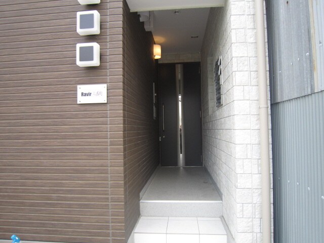 物件外観写真2　(エントランス部分)