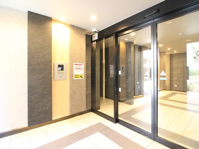 物件外観写真3　(エントランス部分)