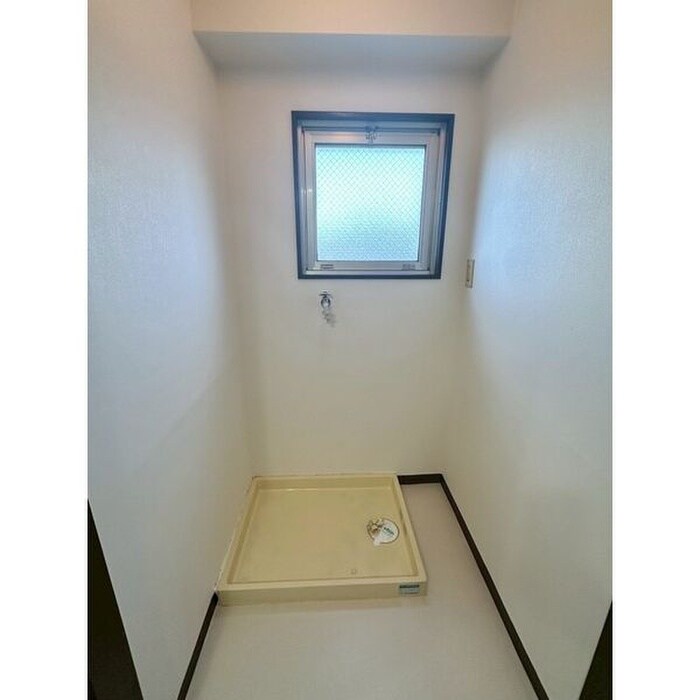 物件内観写真7　(洗濯機置場)