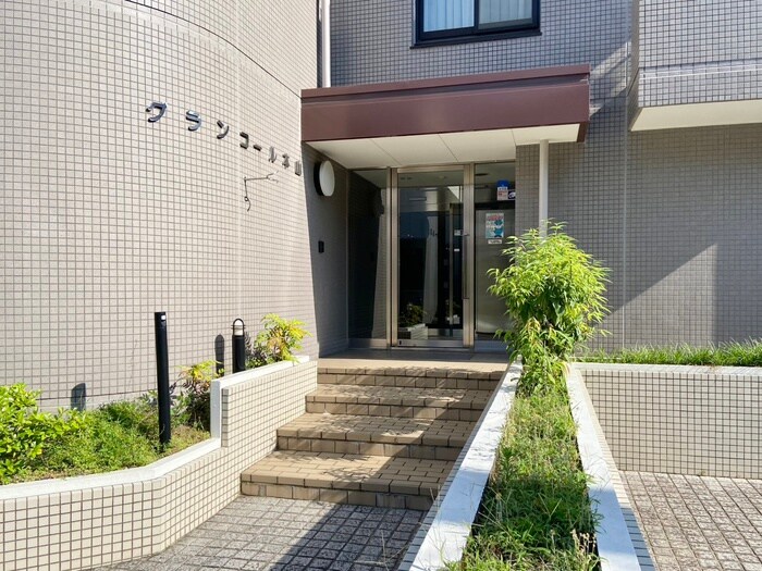 物件外観写真5　(エントランス部分)