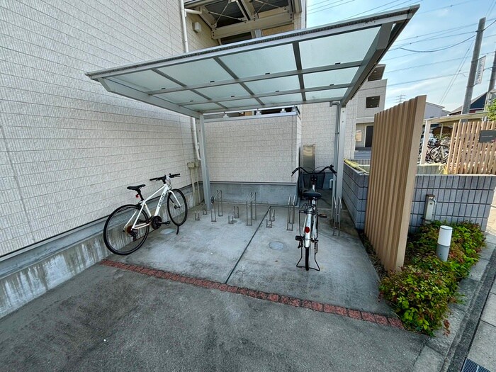 物件外観写真5　(駐輪場)