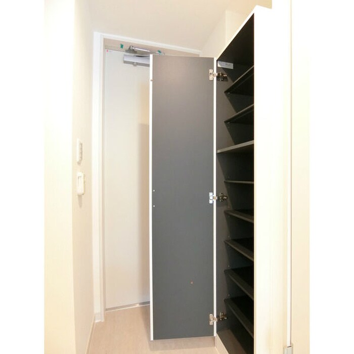 物件内観写真13　(玄関)