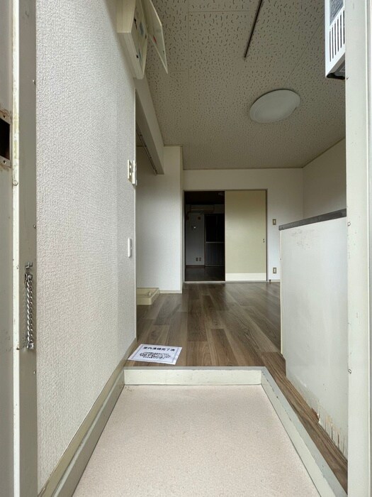 物件内観写真7　(玄関)