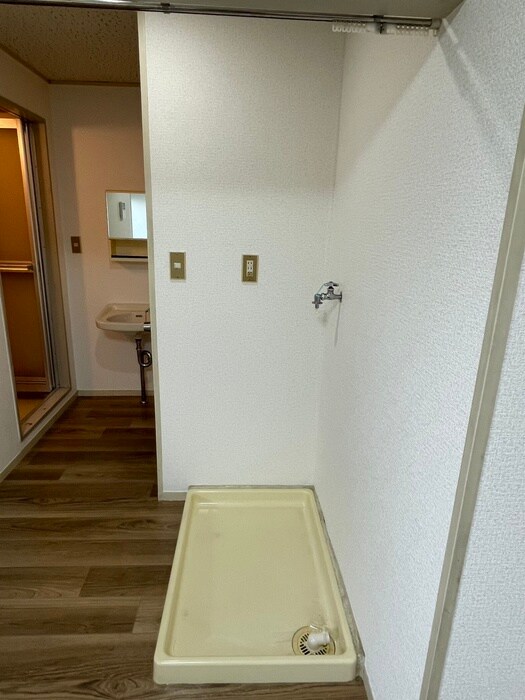 物件内観写真14　(洗濯機置場)