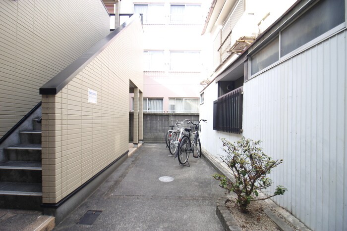 物件外観写真2　(駐輪場)