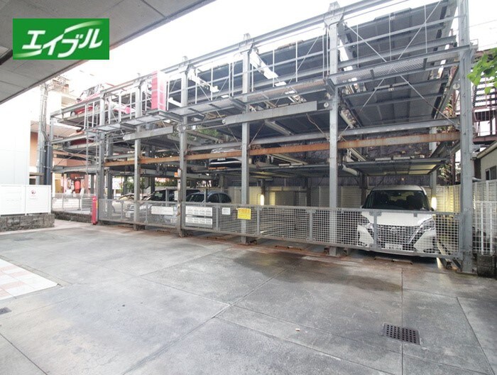 物件外観写真3　(駐車場)