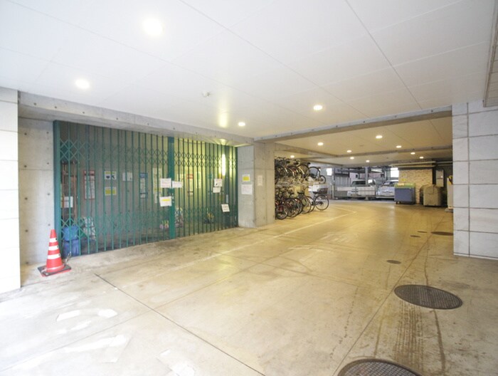 物件外観写真5　(エントランス部分)