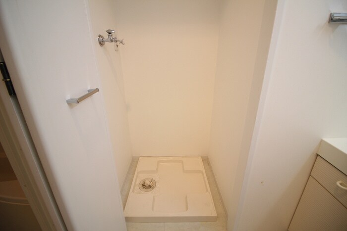 物件内観写真11　(洗濯機置場)