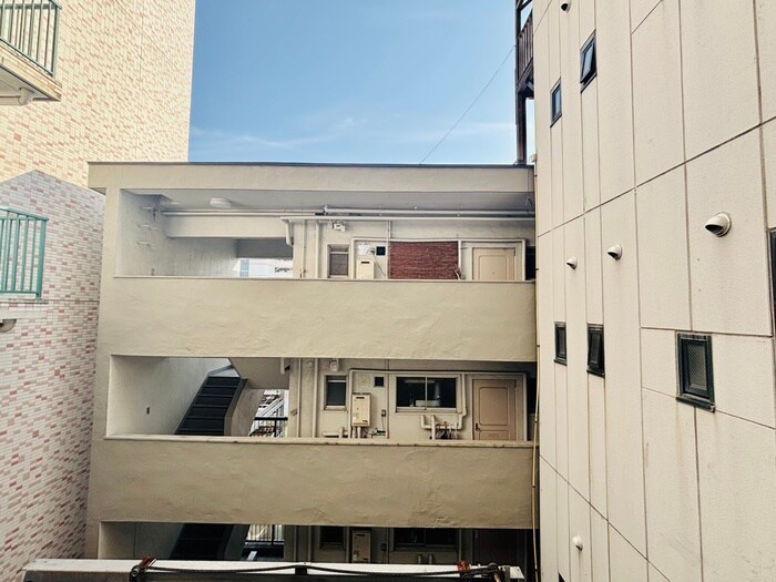 物件内観写真22　(室内からの展望)