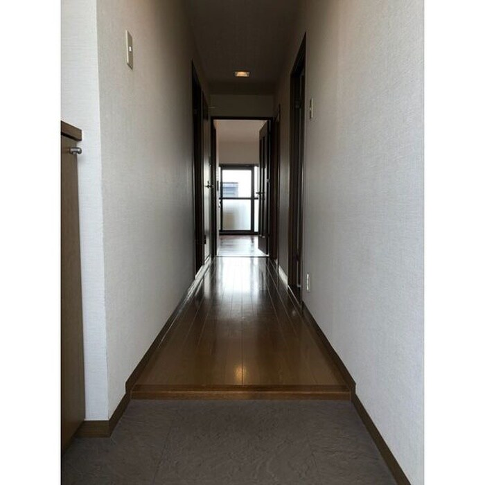 物件内観写真7　(玄関)