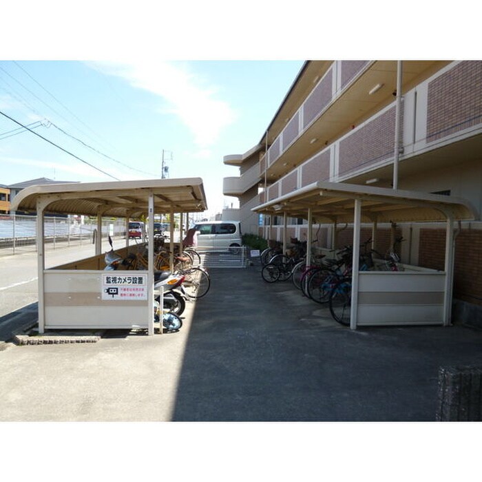 物件外観写真3　(駐輪場)