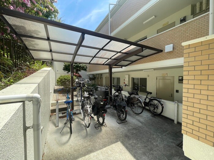 物件外観写真6　(駐輪場)