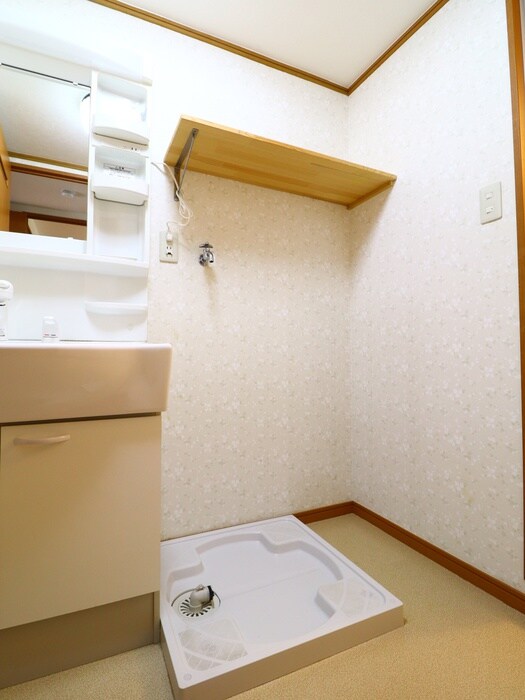 物件内観写真13　(洗濯機置場)