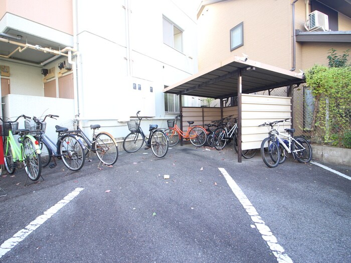 物件外観写真2　(駐輪場)