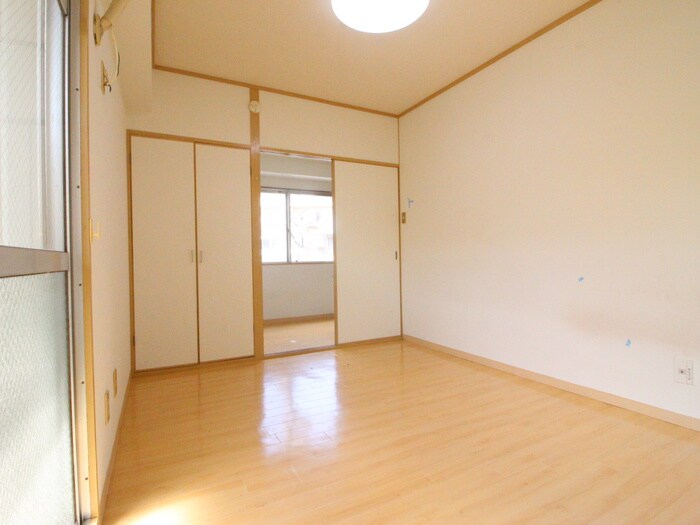 物件内観写真8　(居室)