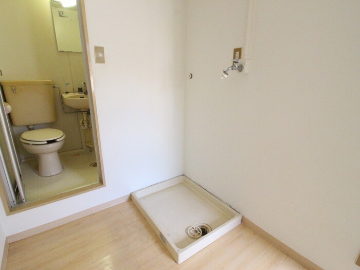 物件内観写真16　(洗濯機置場)