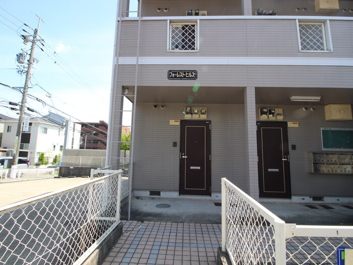 物件外観写真2　(エントランス部分)