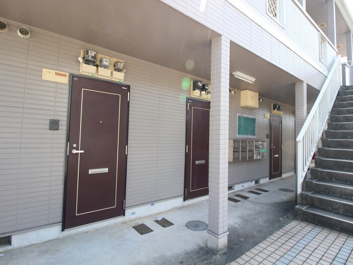 物件外観写真3　(エントランス部分)