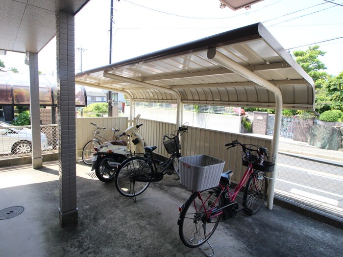 物件外観写真5　(駐輪場)