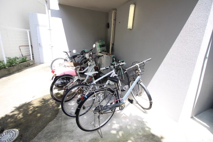 物件外観写真5　(駐輪場)