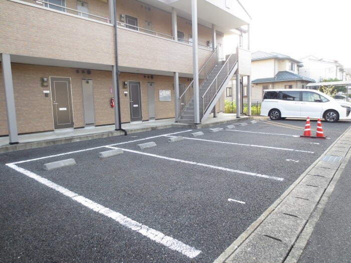 物件外観写真2　(駐車場)