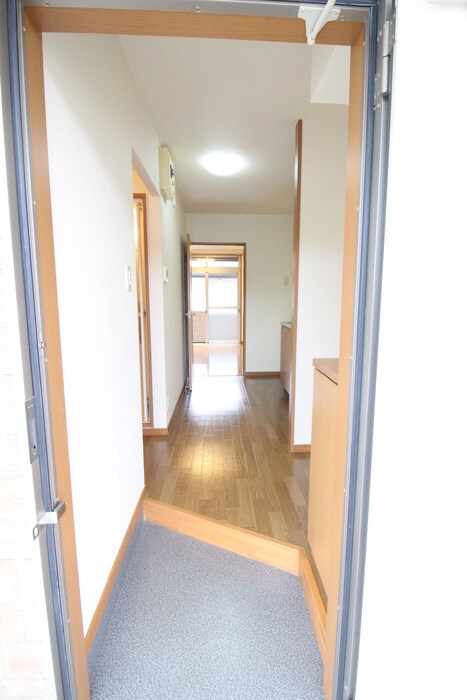 物件内観写真7　(玄関)