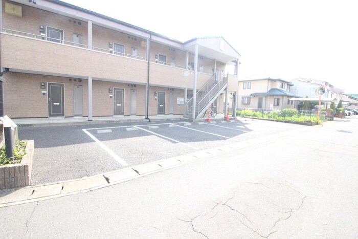 物件外観写真6　(駐車場)