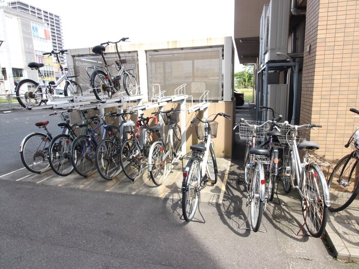 物件外観写真2　(駐輪場)