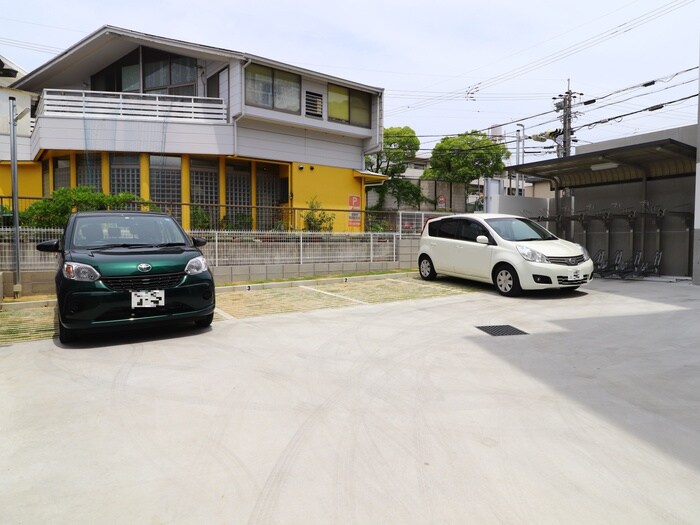物件外観写真4　(駐車場)