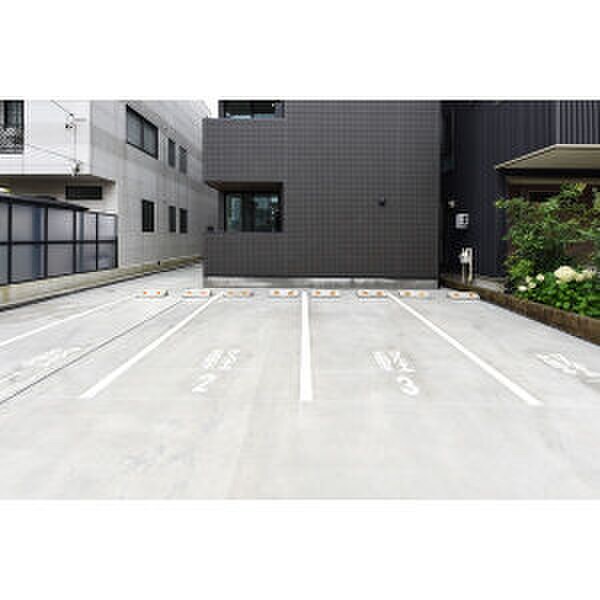 物件外観写真3　(駐車場)