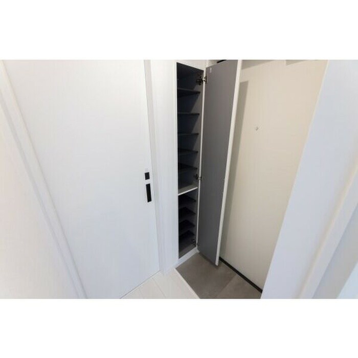 物件内観写真10　(玄関)