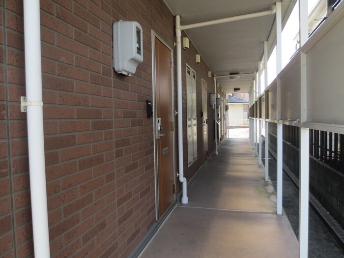 物件外観写真4　(エントランス部分)