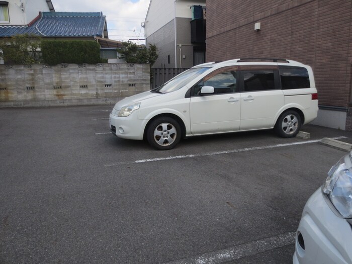 物件外観写真6　(駐車場)