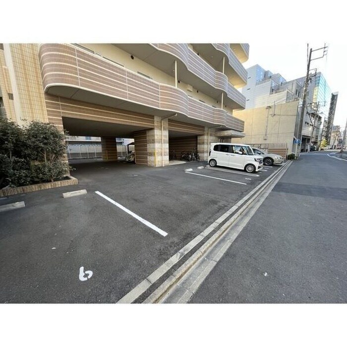 物件外観写真3　(駐車場)