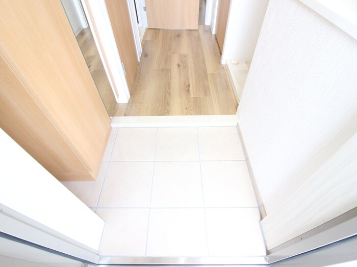 物件内観写真12　(玄関)