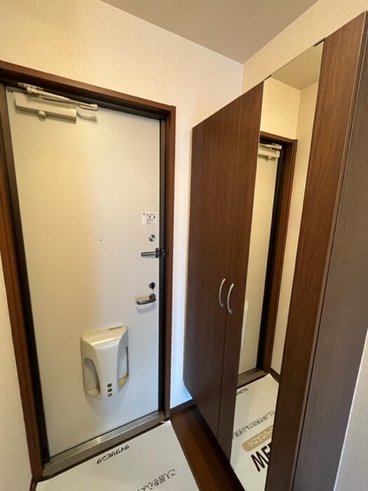 物件内観写真4　(玄関)