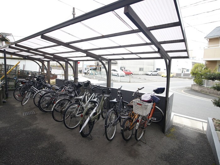 物件外観写真3　(駐輪場)
