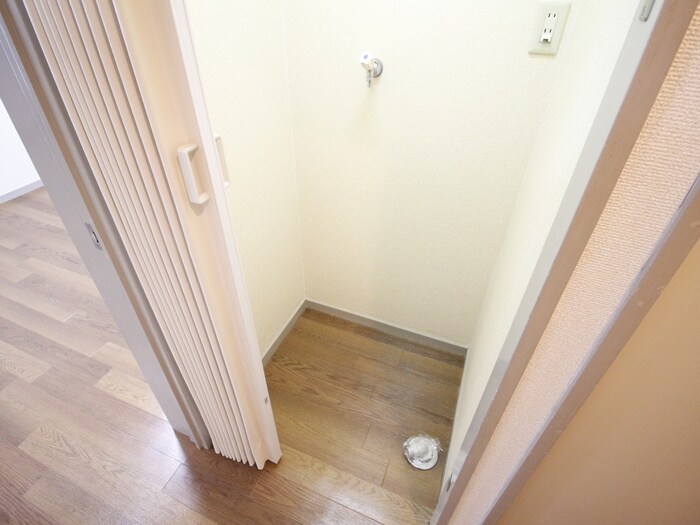 物件内観写真14　(洗濯機置場)