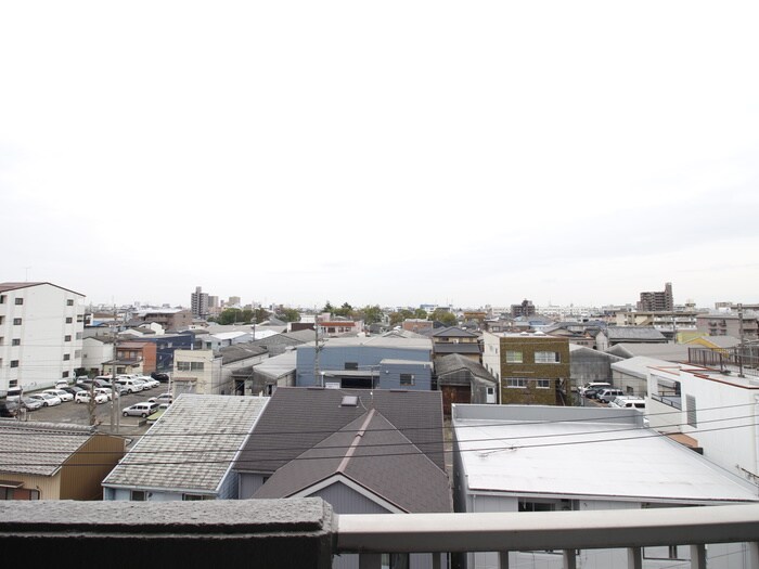 物件内観写真16　(室内からの展望)