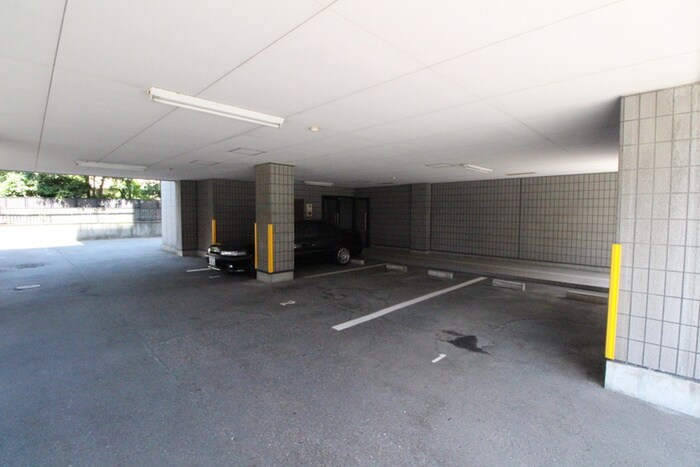 物件外観写真2　(駐車場)