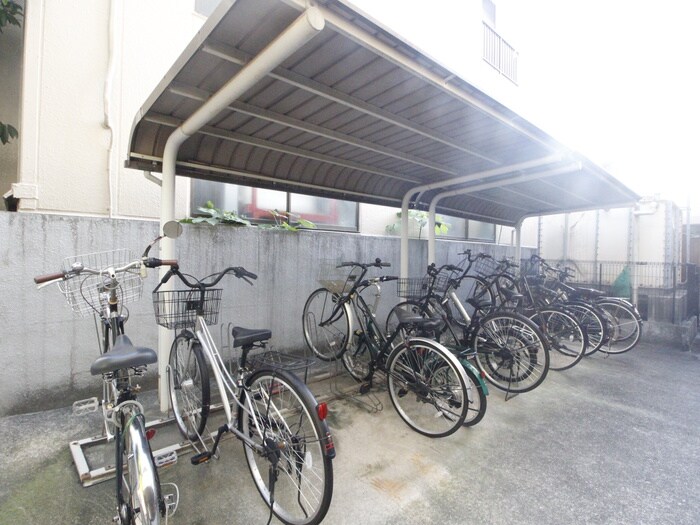 物件外観写真3　(駐輪場)