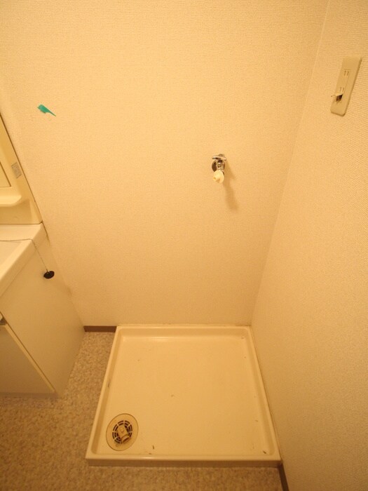 物件内観写真12　(洗濯機置場)