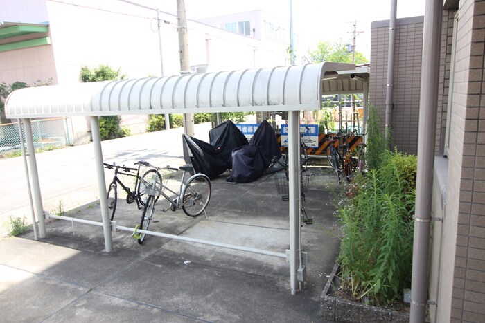 物件外観写真2　(駐輪場)