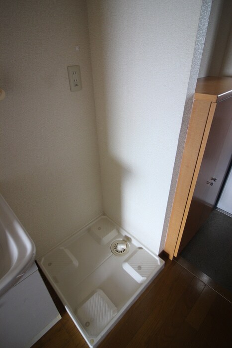 物件内観写真10　(洗濯機置場)