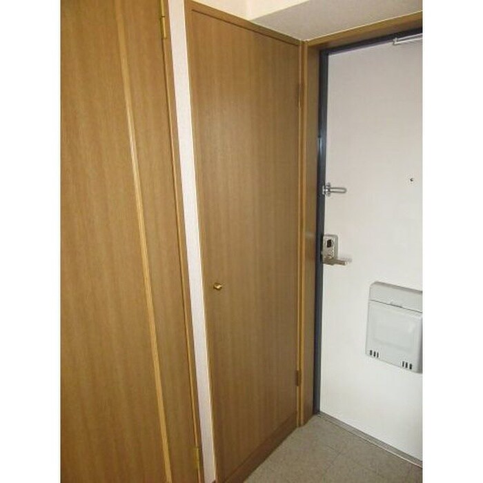 物件内観写真14　(玄関)