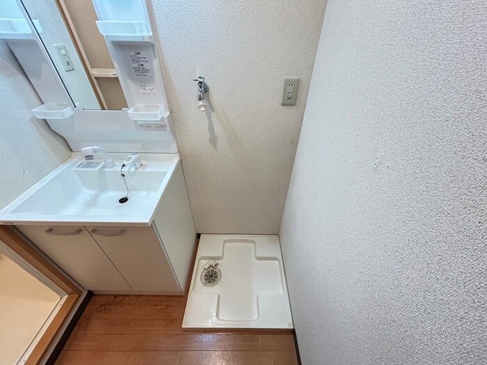 物件内観写真12　(洗濯機置場)