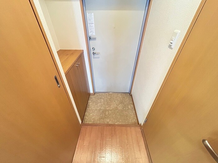 物件内観写真16　(玄関)