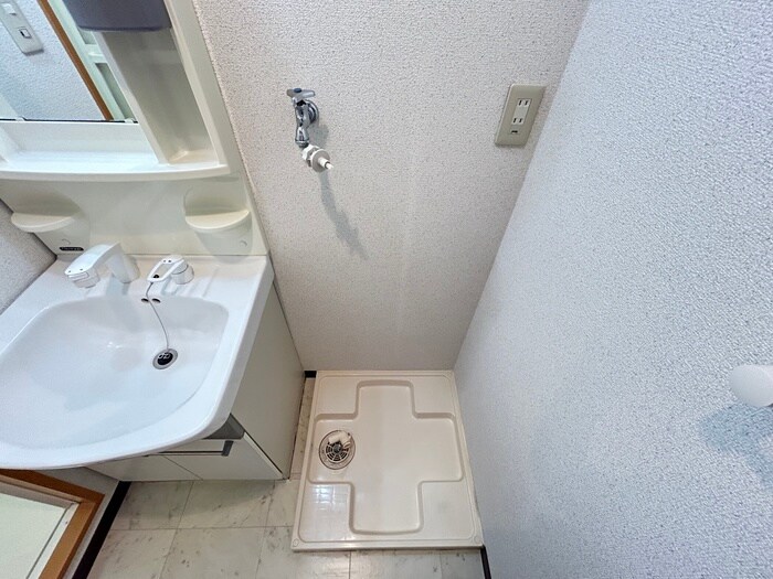 物件内観写真18　(洗濯機置場)