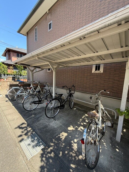 物件外観写真5　(駐輪場)
