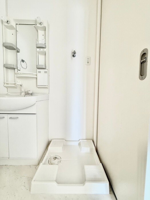 物件内観写真12　(洗濯機置場)